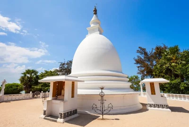 Temple de Sanghamitta à Dambakola Patuna